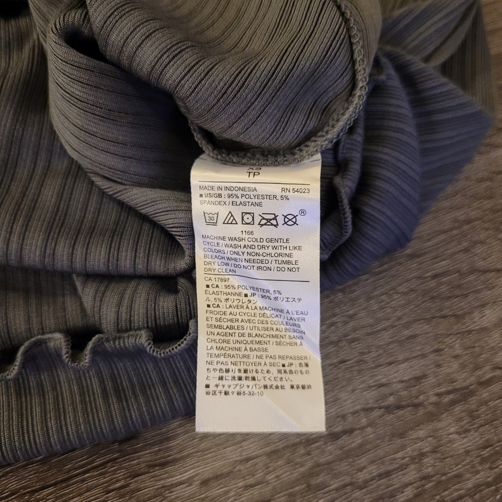 NWT Banana Republic Ribbed Tee - Picture 4 of 4